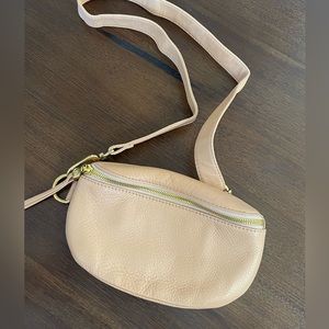 HOBO Fern Belt Bag in pebble leather